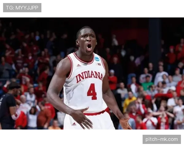 奥拉迪波突破创造篮下机会提升球队关键时刻得分效率