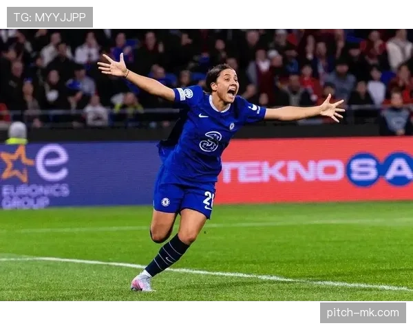 亚历克斯·摩根家里冰箱贴都是赞助商logo，连狗碗都印着品牌名